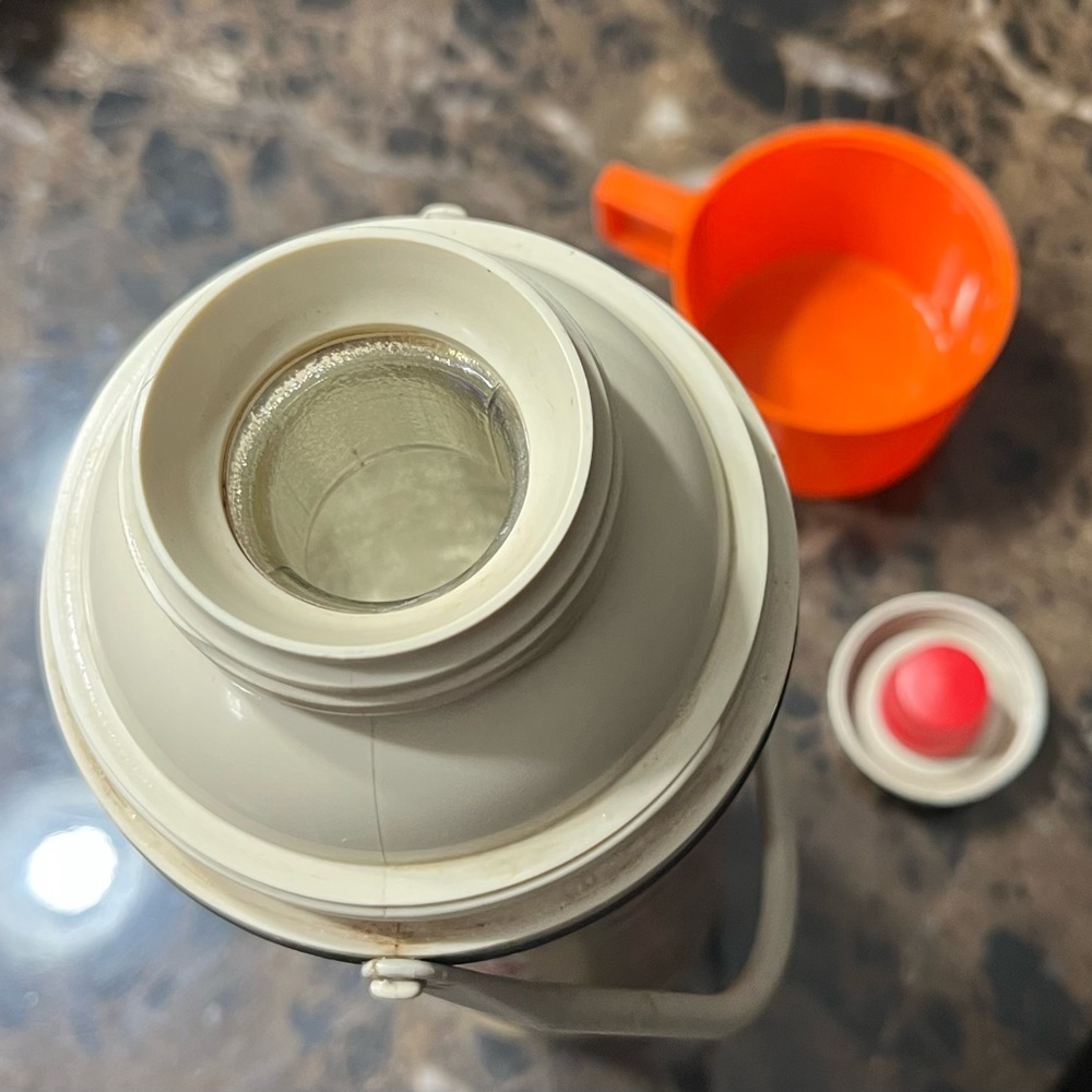 1980s Dunkin Donuts Thermos - Picture 6 of 7